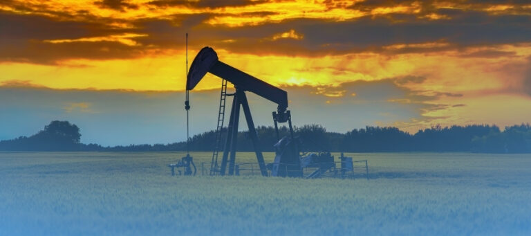 Extracción de hidrocarburos en un campo